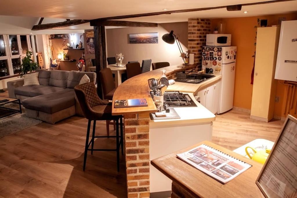 Duplex Atypique Dans La Cite Medievale Laon Exteriör bild