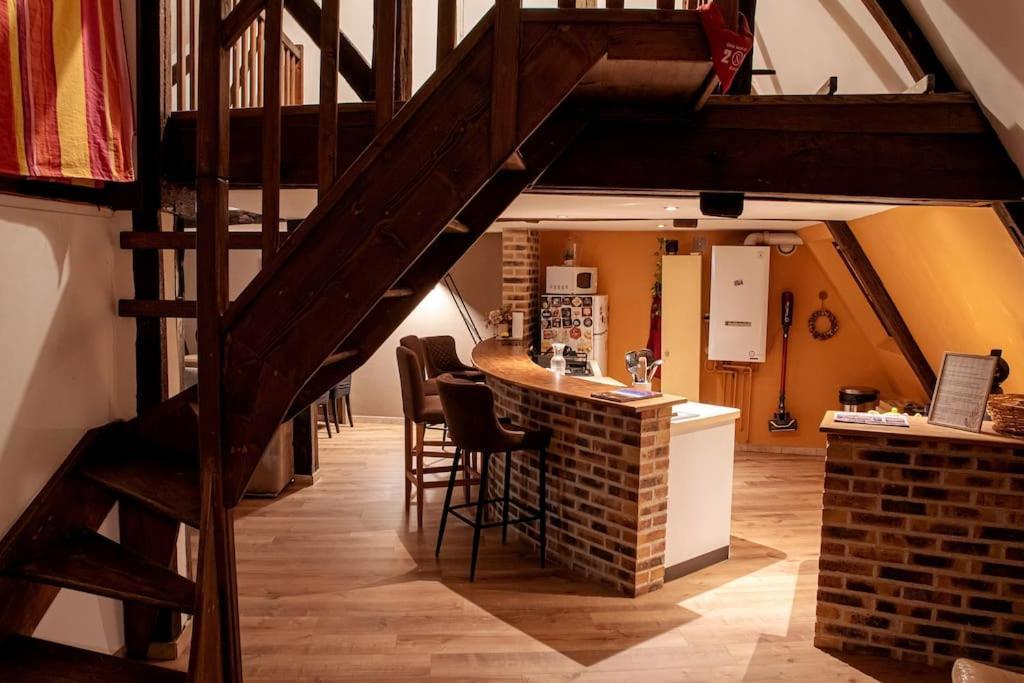 Duplex Atypique Dans La Cite Medievale Laon Exteriör bild